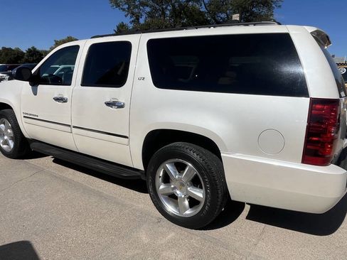 Used 2011 Chevrolet Suburban LTZ image 12