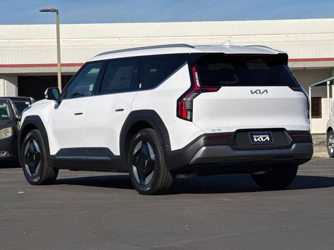 New 2026 Kia EV9 Wind image 5