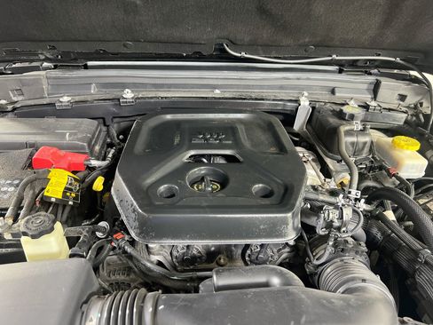 Used 2023 Jeep Wrangler Unlimited Sahara AWD/4WD image 28