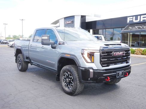 Used 2024 GMC Sierra 2500 AT4X AWD/4WD image 2