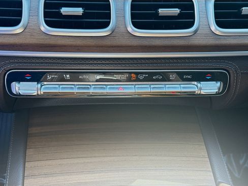 Used 2022 Mercedes-Benz GLS 450 4MATIC image 15