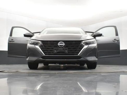 Used 2025 Nissan Sentra SV image 11