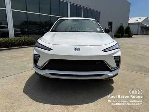 Used 2025 Buick Envista Sport Touring w/ Convenience II Package FWD image 2