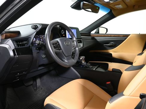 Used 2024 Lexus ES 250 w/ Premium Package AWD/4WD image 4