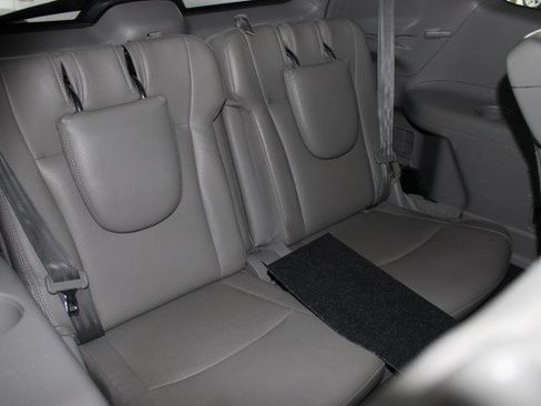 Used 2012 Toyota Highlander FWD w/ Tech Pkg image 7