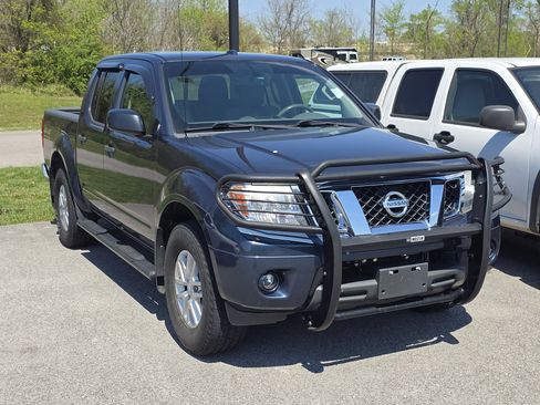 Used 2016 Nissan Frontier SV image 1