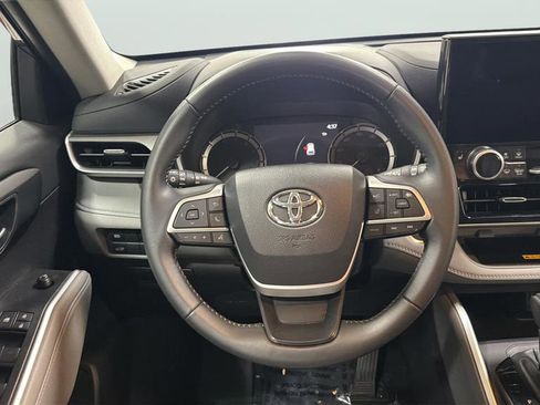 Used 2025 Toyota Highlander XLE AWD/4WD image 22