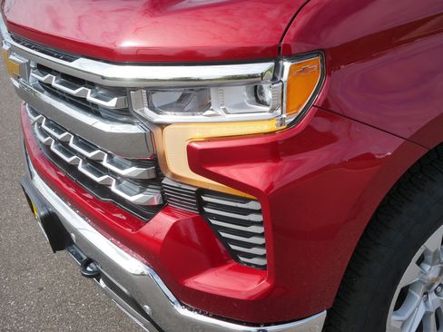 Used 2023 Chevrolet Silverado 1500 LTZ AWD/4WD image 15
