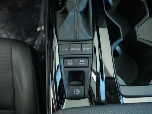 Used 2025 Toyota Camry XLE w/ Premium Plus Package FWD image 13