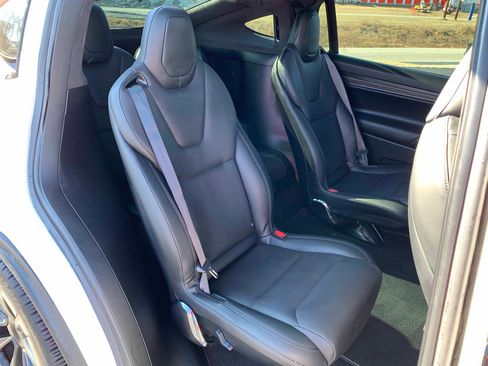 Used 2022 Tesla Model X image 6