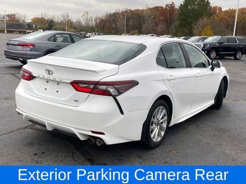 Used 2023 Toyota Camry SE image 3