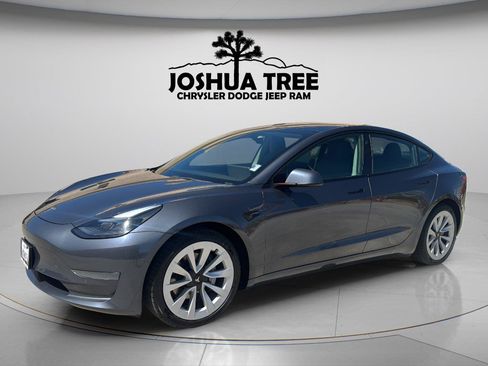 Used 2022 Tesla Model 3 RWD image 3