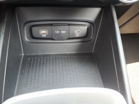 Used 2025 Hyundai Venue SE FWD image 25