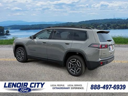 Used 2026 Jeep Cherokee Laredo AWD/4WD image 5