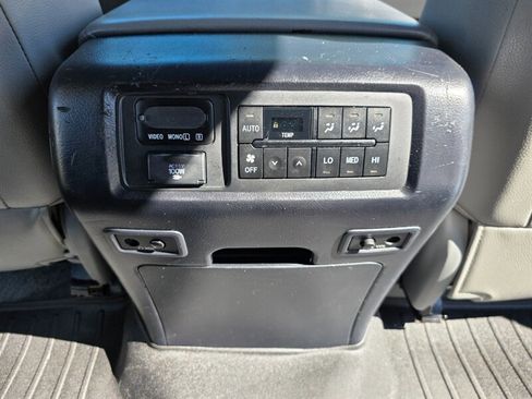 Used 2011 Toyota Sequoia Platinum AWD/4WD image 41