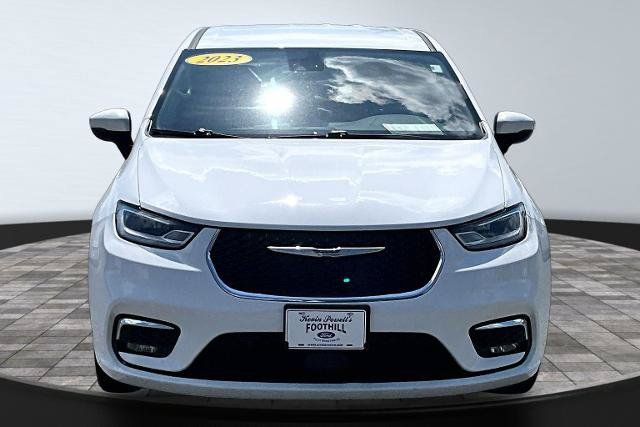 Used 2023 Chrysler Pacifica Touring-L FWD image 3