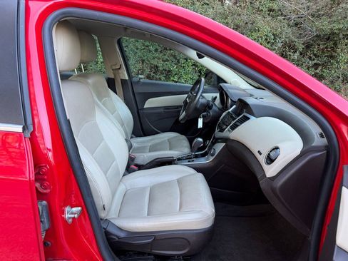 Used 2014 Chevrolet Cruze LT image 18