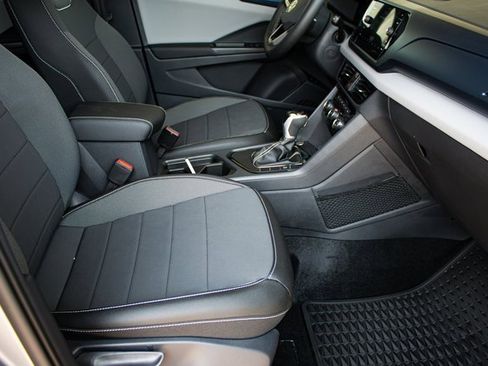 Used 2023 Volkswagen Taos SE image 14