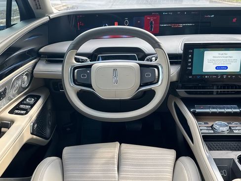 Used 2025 Lincoln Nautilus Reserve image 13