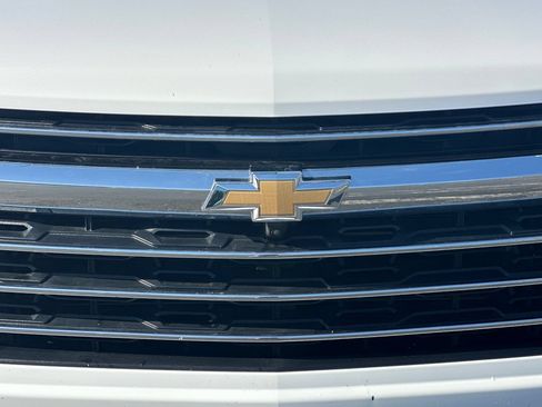 Used 2026 Chevrolet Traverse LT w/ Driver Confidence Package FWD image 46