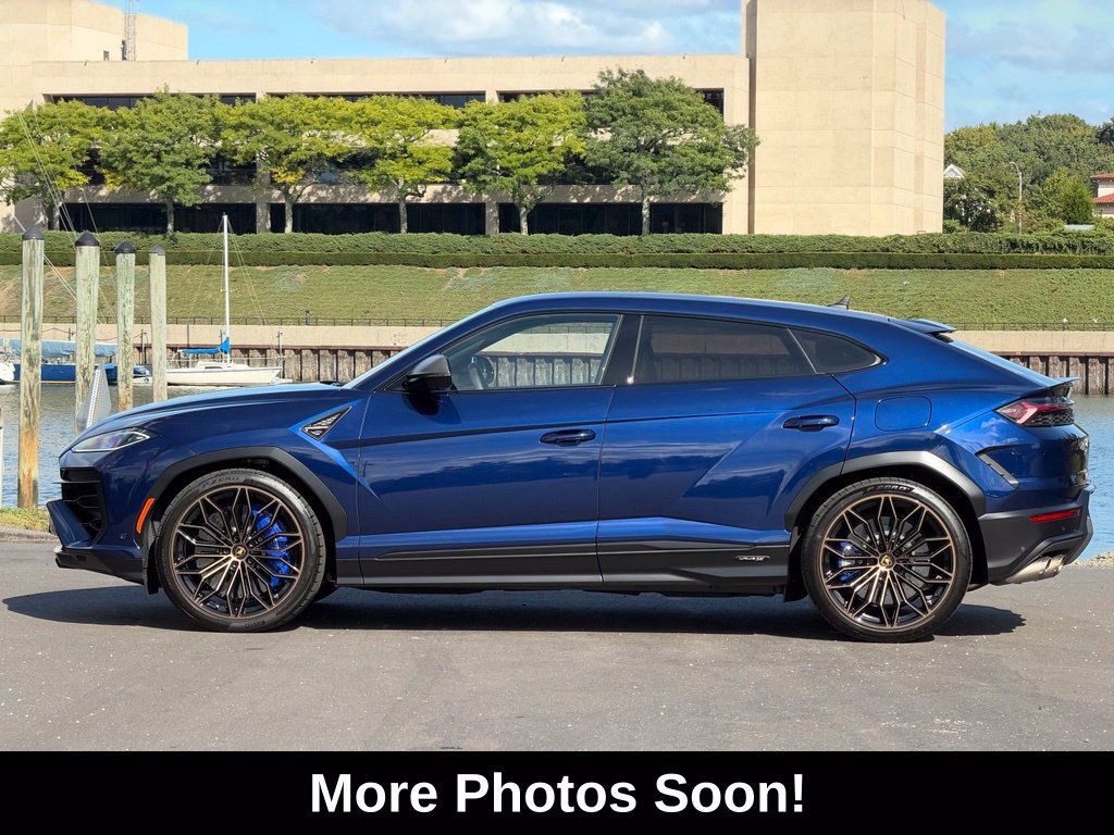 Used 2025 Lamborghini Urus SE AWD/4WD image 2