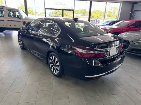 Used 2017 Honda Accord Touring image 3