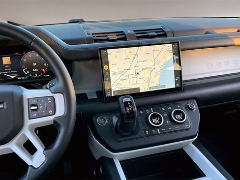 Used 2025 Land Rover Defender 110 S image 9