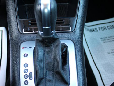 Used 2014 Volkswagen Tiguan S image 24