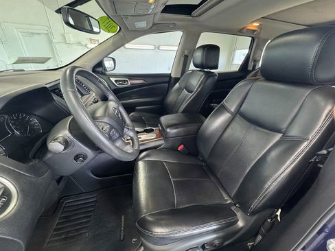 Used 2017 Nissan Pathfinder Platinum w/ Family Entertainment Package FWD image 12