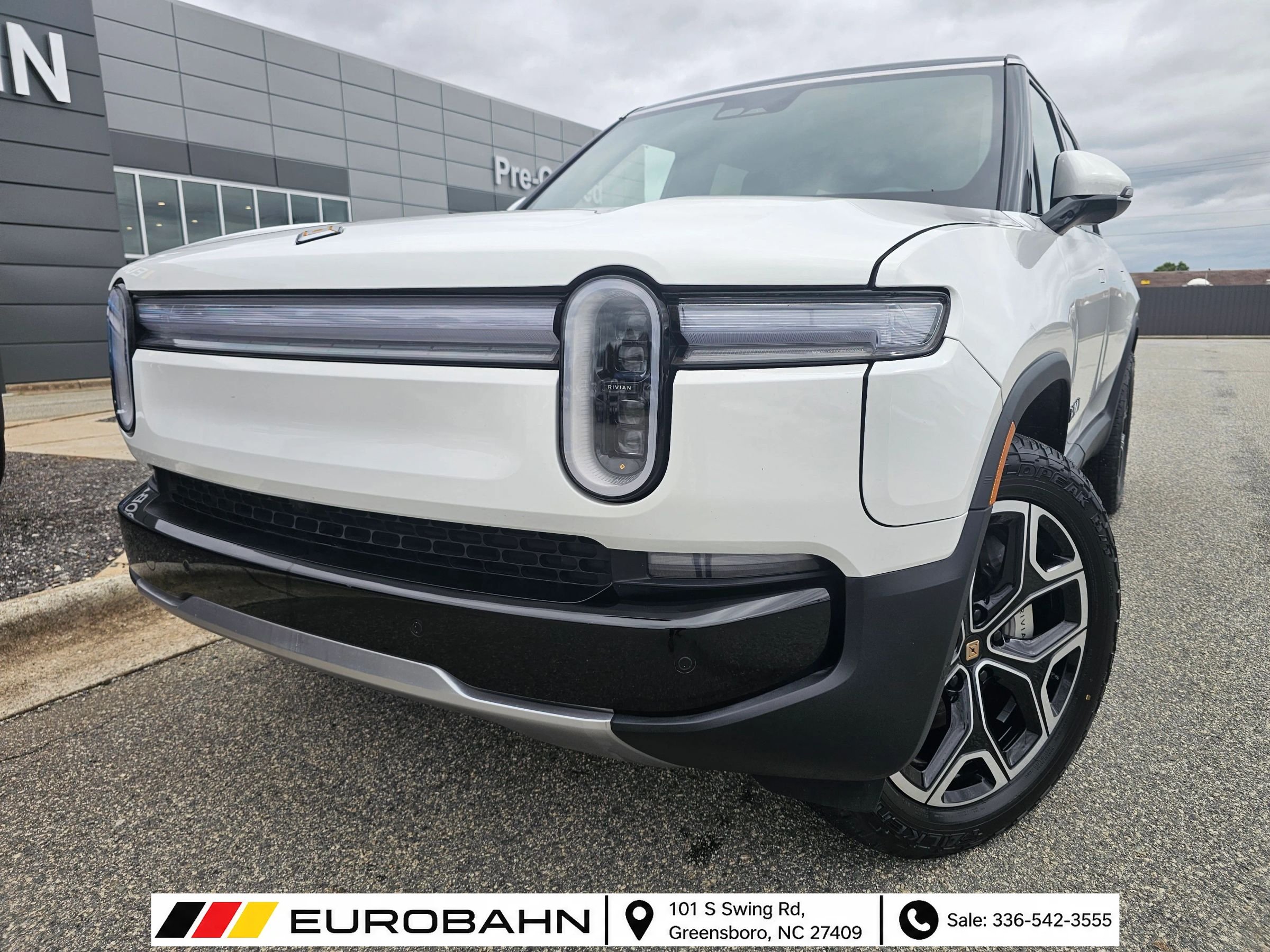 Used 2025 Rivian R1S Adventure Dual AWD/4WD image 1
