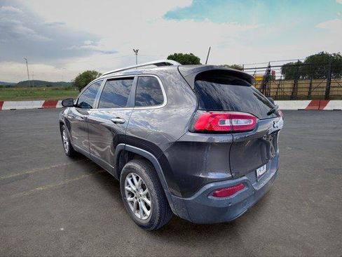 Used 2018 Jeep Cherokee Latitude Plus w/ Comfort/Convenience Group FWD image 4
