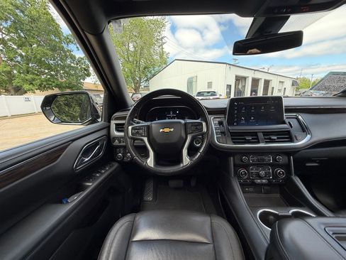 Used 2022 Chevrolet Tahoe LT w/ LT Signature Plus Package AWD/4WD image 2