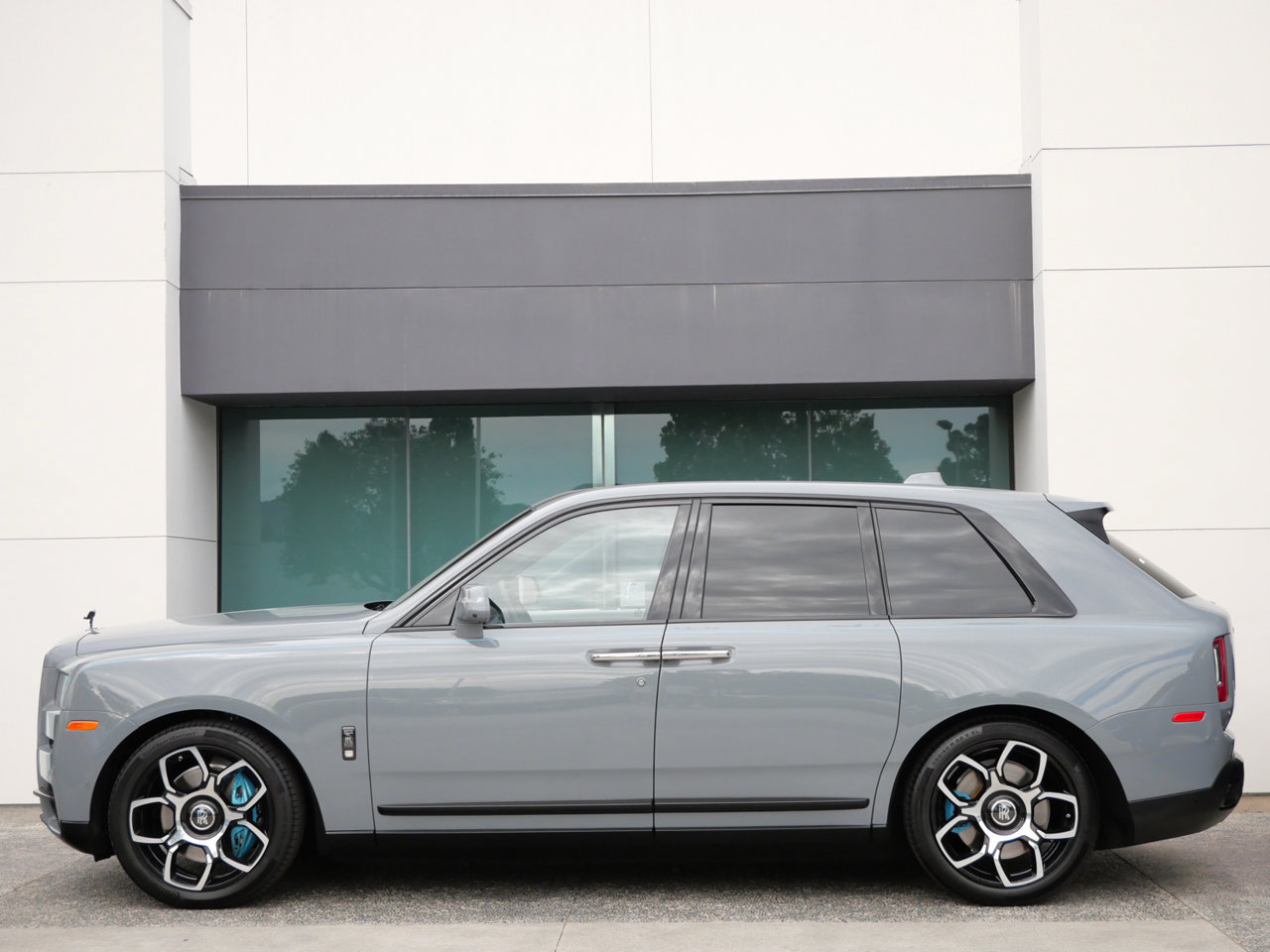 Used 2024 Rolls-Royce Cullinan Black Badge w/ Leather Finishing Pack AWD/4WD image 3