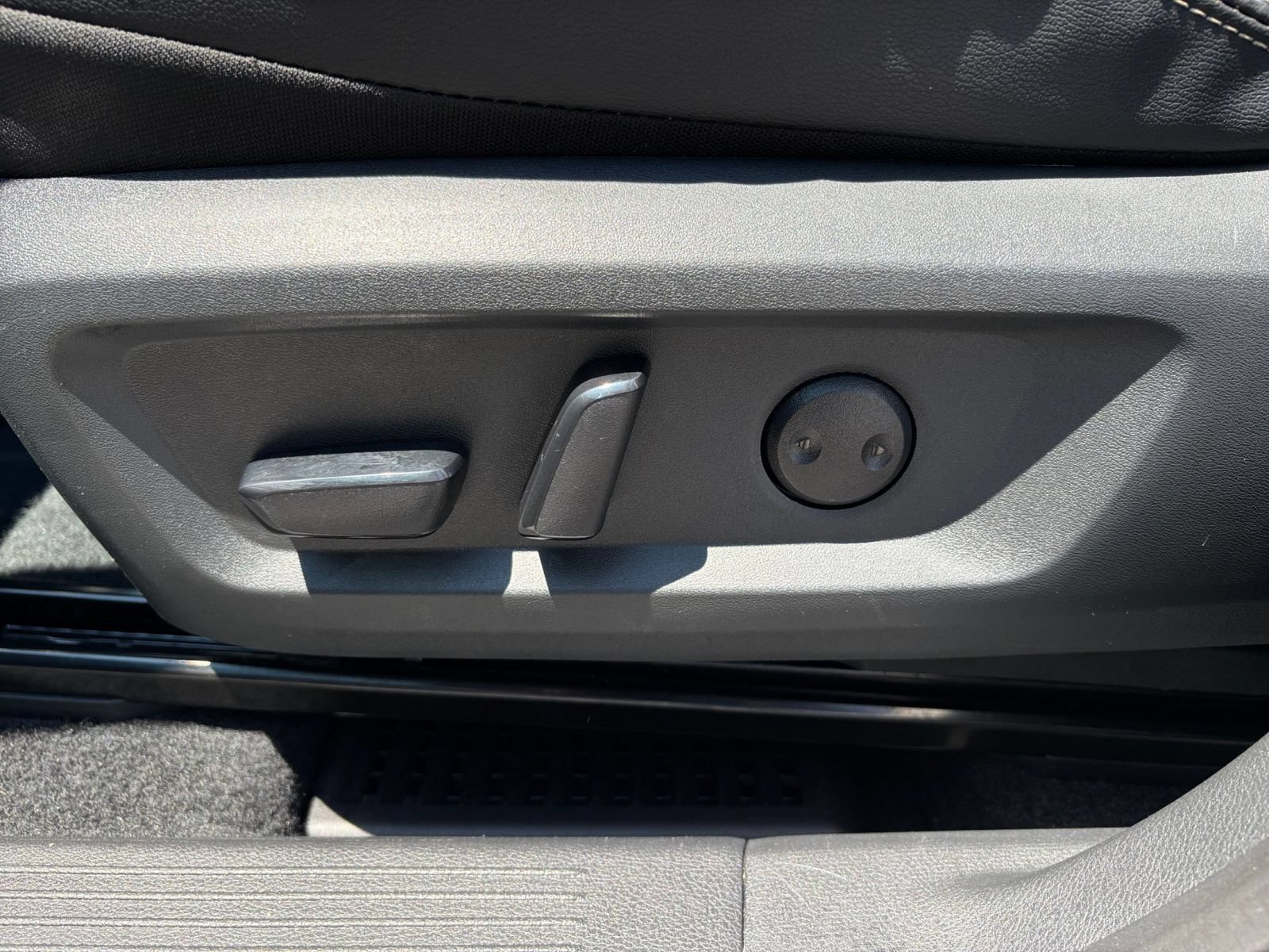 Used 2026 Nissan Rogue SL FWD image 22