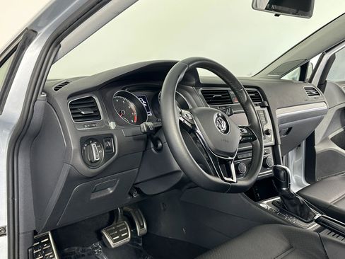Used 2017 Volkswagen Golf Alltrack SE image 35