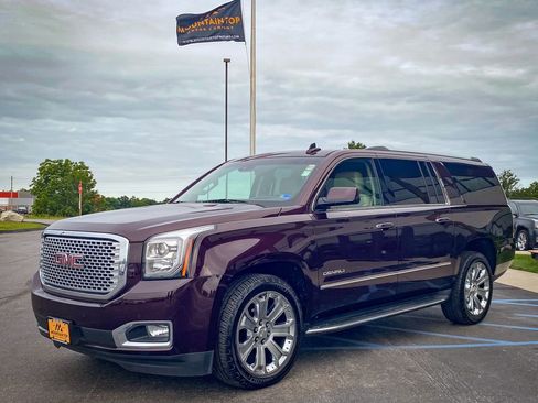 Used 2017 GMC Yukon XL Denali w/ Open Road Package AWD/4WD image 15
