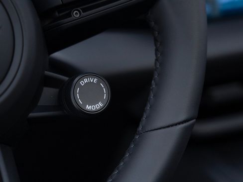 Certified 2025 Porsche Macan Electric RWD image 27