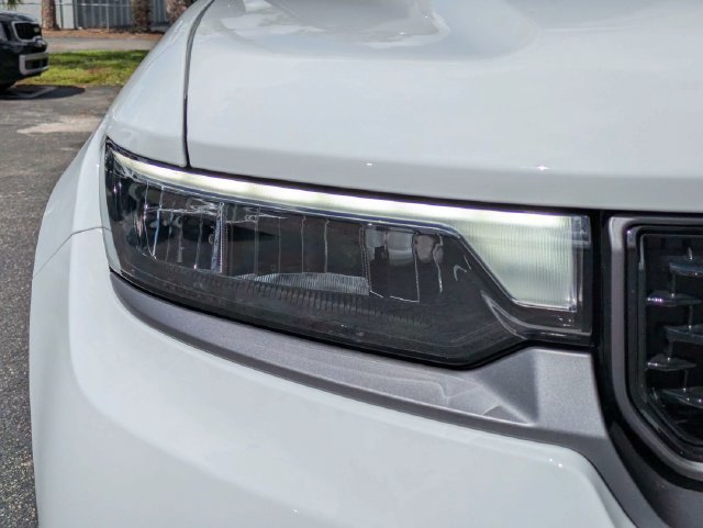 Certified 2026 Jeep Grand Cherokee Summit w/ Obsidian Package AWD/4WD image 7