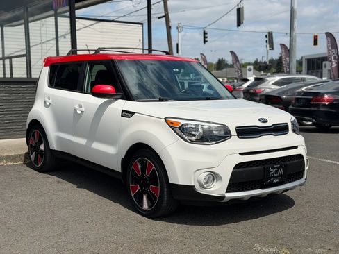 Used 2018 Kia Soul + FWD image 3