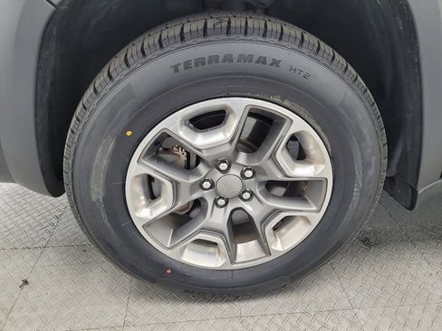 Used 2019 Jeep Cherokee Trailhawk w/ Cold Weather Group AWD/4WD image 31