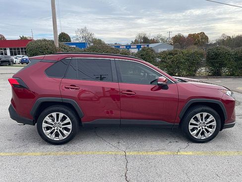 Used 2021 Toyota RAV4 XLE Premium image 10