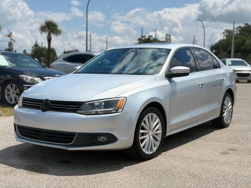 Used 2011 Volkswagen Jetta SEL FWD image 1