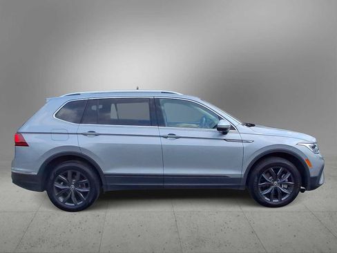 Used 2024 Volkswagen Tiguan SE w/ Panoramic Sunroof Package AWD/4WD image 9