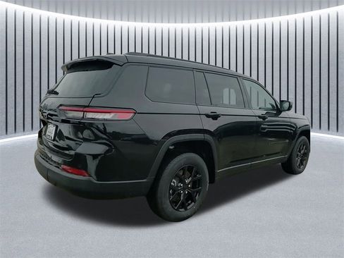 New 2025 Jeep Grand Cherokee L Laredo image 9