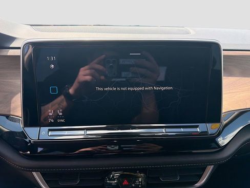 Used 2024 Volkswagen Atlas SE image 32