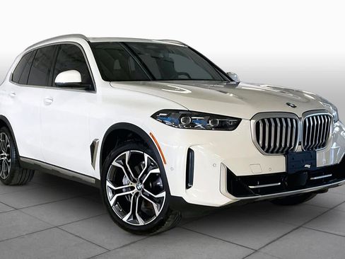 Certified 2024 BMW X5 xDrive40i w/ Premium Package AWD/4WD image 2