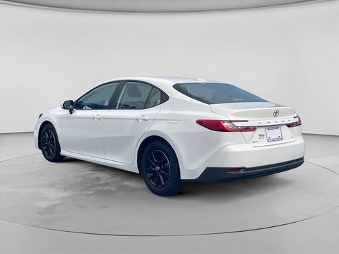 Used 2025 Toyota Camry LE FWD image 5