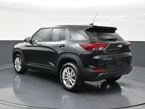 Used 2025 Chevrolet TrailBlazer LS FWD image 3