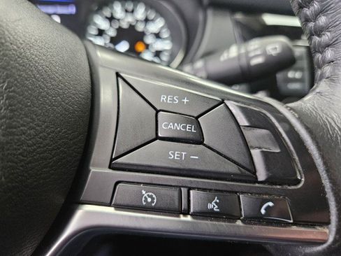 Used 2018 Nissan Rogue SV AWD/4WD image 27