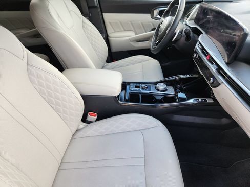 Certified 2025 Kia Sorento SX Prestige AWD/4WD image 13